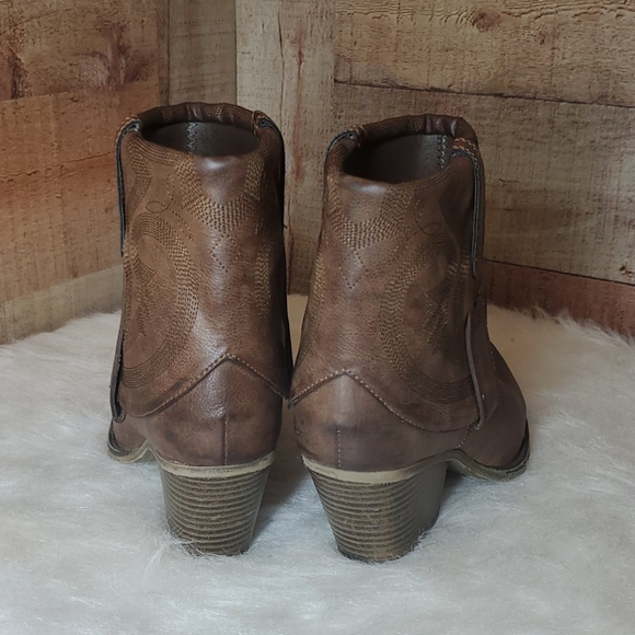 MIA Cowgirl Ankle Boots - Picture 3 of 10